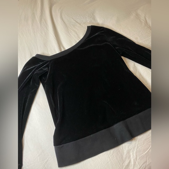 n: Philanthropy One sided sweater - Picture 1 of 2